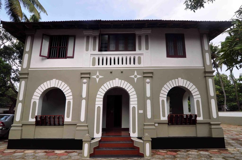 Lake County Heritage Home Kochi Exterior photo